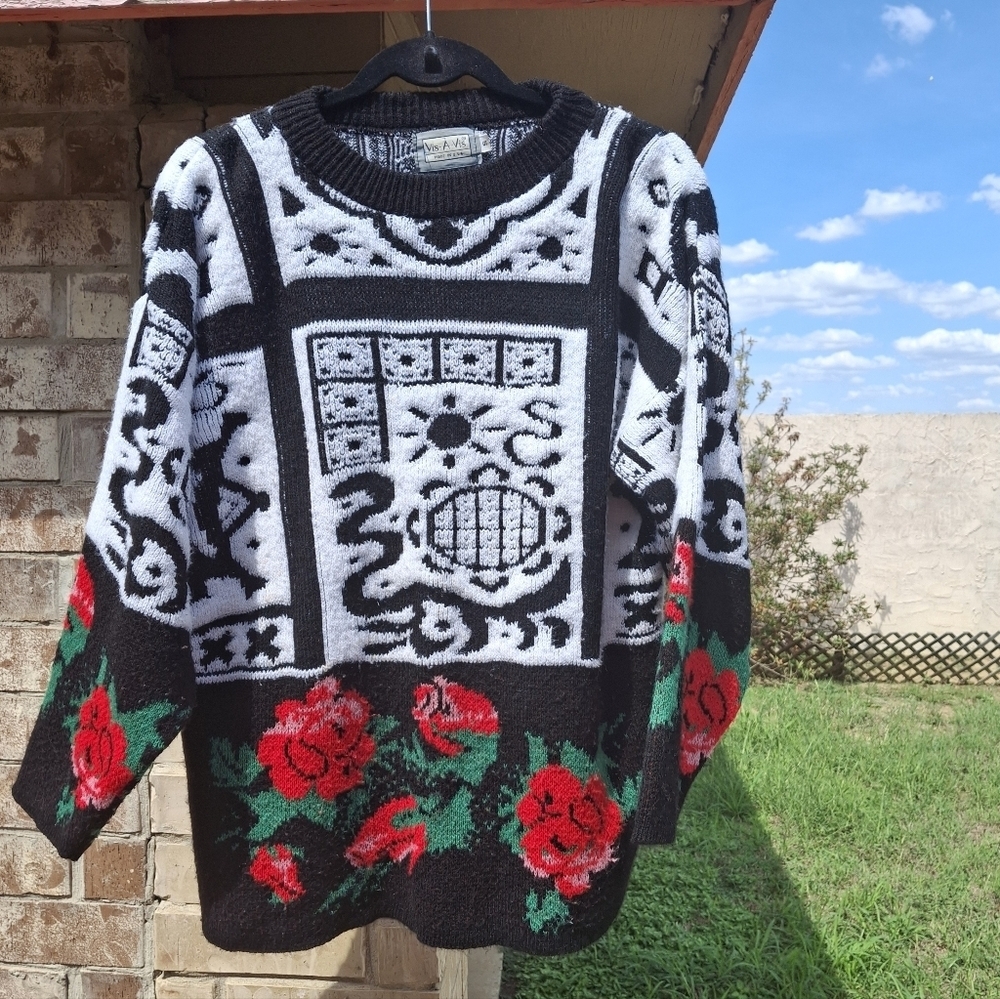 Vis-A-Vis White Geometric Graphic Floral Red Roses Knit Sweater Women Size Small - Picture 5 of 16